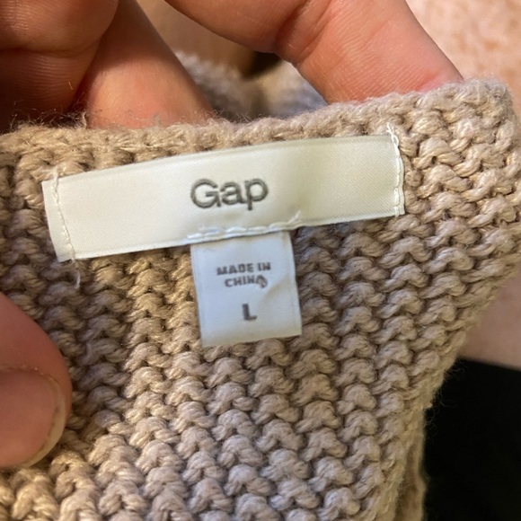 GAP Sweater - Picture 3 of 4